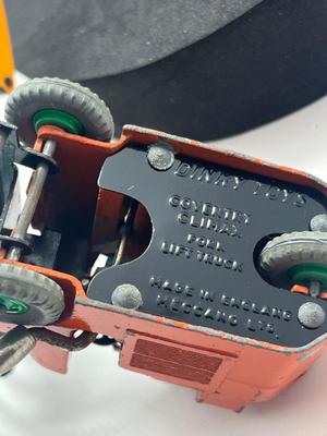 LOT 136: Vintage Dinky Toys - Coventry Climax Fork Lift Truck and Coles Mobile Crane