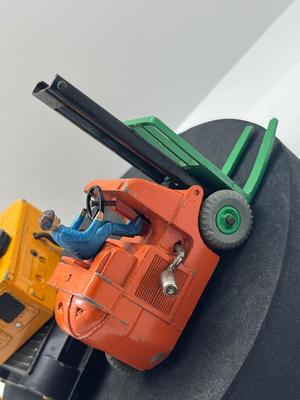 LOT 136: Vintage Dinky Toys - Coventry Climax Fork Lift Truck and Coles Mobile Crane