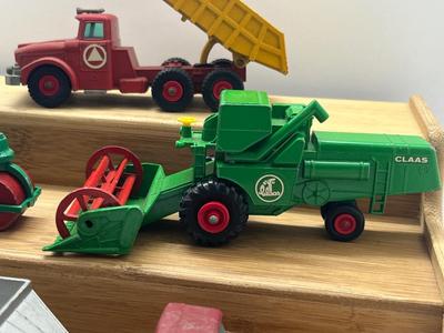 LOT 143: Vintage Lesney Matchbox King Size Vehicles - Claas Combine Harvester, Fruehauf Hopper and More