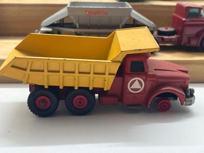 LOT 143: Vintage Lesney Matchbox King Size Vehicles - Claas Combine Harvester, Fruehauf Hopper and More