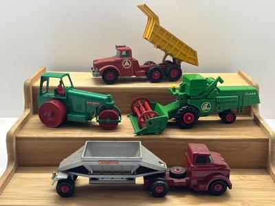 LOT 143: Vintage Lesney Matchbox King Size Vehicles - Claas Combine Harvester, Fruehauf Hopper and More