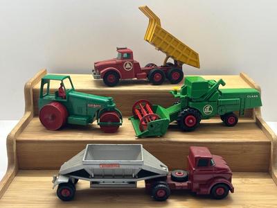 LOT 143: Vintage Lesney Matchbox King Size Vehicles - Claas Combine Harvester, Fruehauf Hopper and More