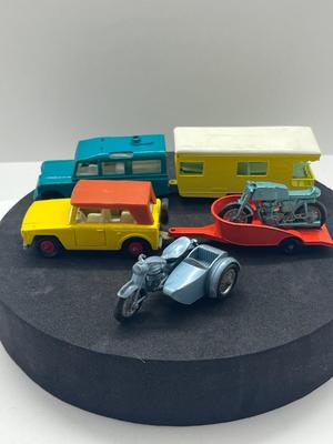 LOT 147: Vintage Lesney Matchbox Vehicles - Field Car, Trailer Caravan, Land Rover Safari and More