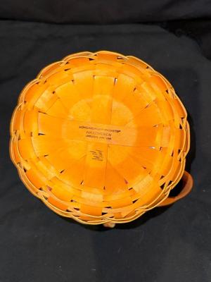7" Longaberger Round Basket with Original Lining and Plastic 2001