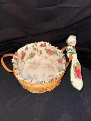 10" Longaberger Basket with Plastic and Cloth Liners 2000