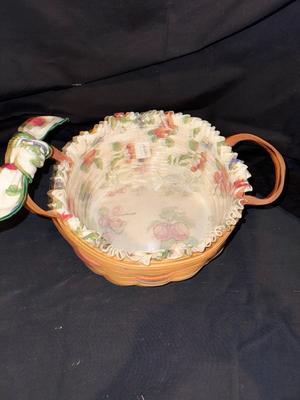 10" Longaberger Basket with Plastic and Cloth Liners 2000