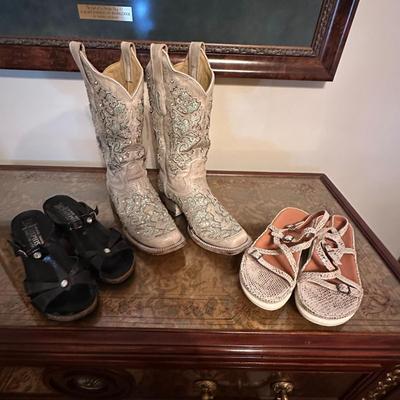 Sale Photo Thumbnail #1039: 3 Pair of Womens Shoes/Boots Size 7M Lightly Worn