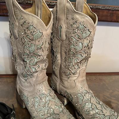 Sale Photo Thumbnail #1040: 3 Pair of Womens Shoes/Boots Size 7M Lightly Worn