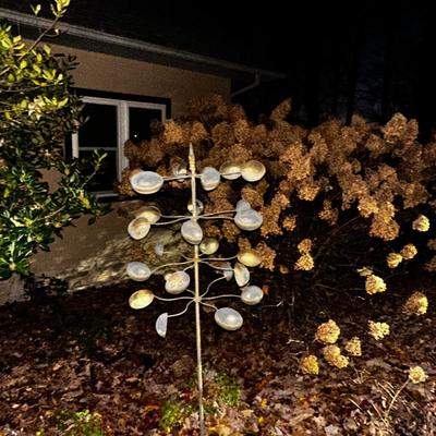 Sale Photo Thumbnail #1066: Outdoor Metal  "Spoons" Spinner Yard Decoration