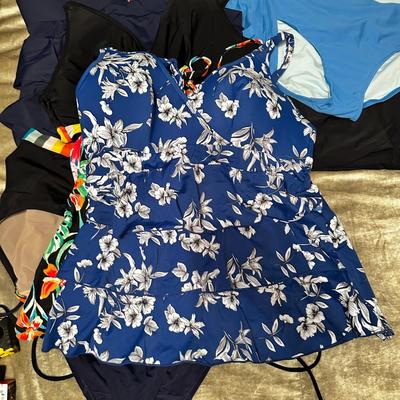 Sale Photo Thumbnail #1129: Women's Plus Size Bathing Suit Lot Mostly Cacique/Lane Bryant
Lots of Tops with the Bottoms rather than full suits or bikinis.