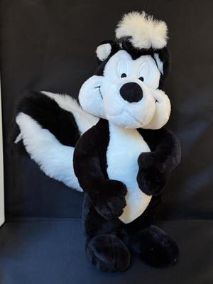 Pepè Le Pew Large Plush