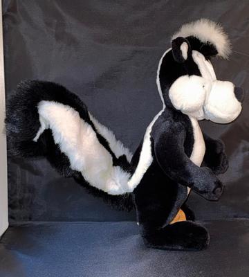 Pepè Le Pew Large Plush