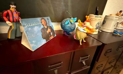 "Truckload LOT" includes contents of apartment as pictured in almost 200 images! - Bulk Buyer, Reseller, Major Collector -...