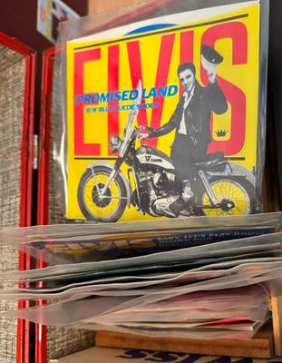 "Truckload LOT" includes contents of apartment as pictured in almost 200 images! - Bulk Buyer, Reseller, Major Collector -...