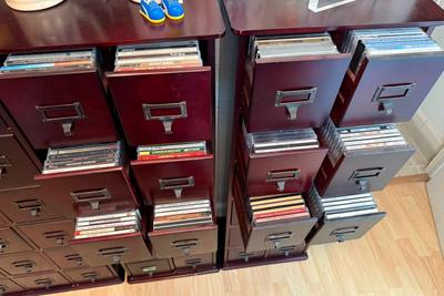 "Truckload LOT" includes contents of apartment as pictured in almost 200 images! - Bulk Buyer, Reseller, Major Collector -...