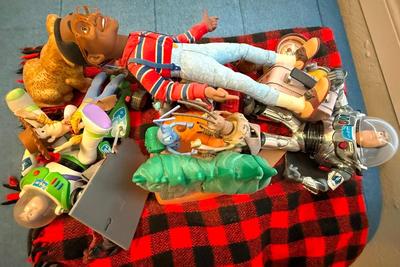 "Truckload LOT" includes contents of apartment as pictured in almost 200 images! - Bulk Buyer, Reseller, Major Collector -...