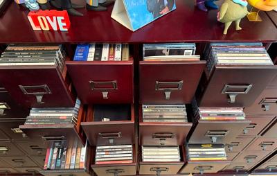 "Truckload LOT" includes contents of apartment as pictured in almost 200 images! - Bulk Buyer, Reseller, Major Collector -...