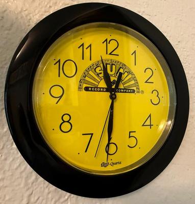 "Truckload LOT" includes contents of apartment as pictured in almost 200 images! - Bulk Buyer, Reseller, Major Collector -...