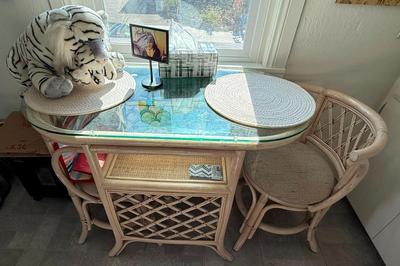 "Truckload LOT" includes contents of apartment as pictured in almost 200 images! - Bulk Buyer, Reseller, Major Collector -...