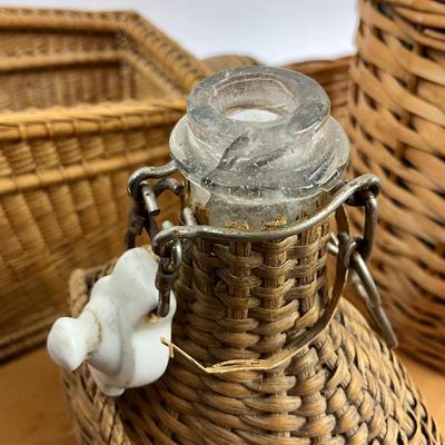 K193 Wicker Bottle Baskets And Tray