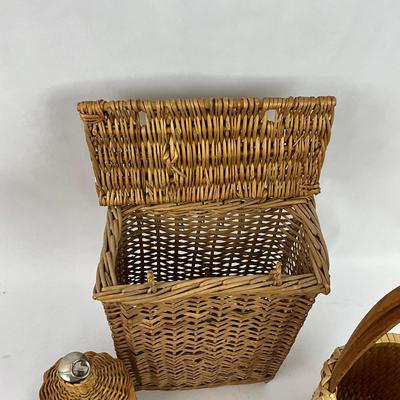 K194 Wicker Basket Bottles With Wine Baskets