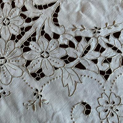 B201 Vintage Linen Taupe Embroidery Madeira Table Cloth With Napkin