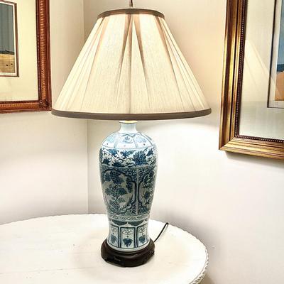 A210 Vintage Blue & White Asian Style Lamp