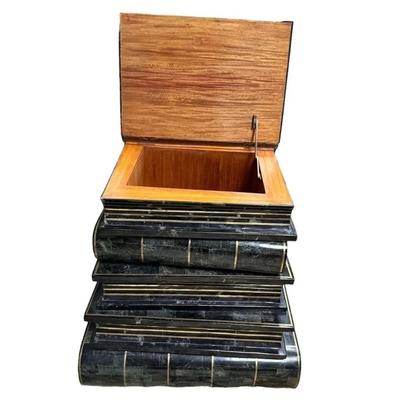 Sale Photo Thumbnail #257: 1970's Maitland Smith Tessellated Marble Book Box Side Table
18.25" x 16.5" x 18.75"
In great condition with minor scratches all over consistent with marble...nothing major.