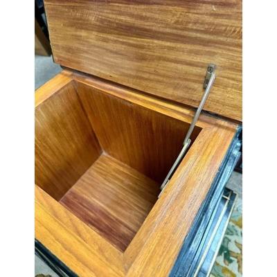 Sale Photo Thumbnail #262: 1970's Maitland Smith Tessellated Marble Book Box Side Table
18.25" x 16.5" x 18.75"
In great condition with minor scratches all over consistent with marble...nothing major.