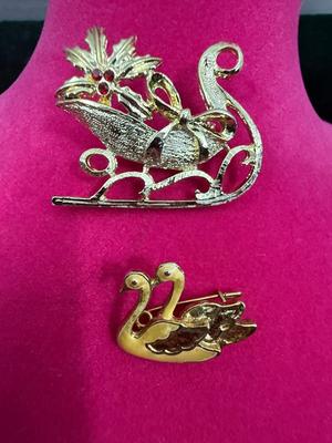 Swan pins