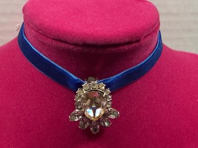 Rhinestone Pendant choker