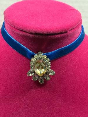 Rhinestone Pendant choker