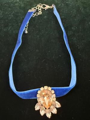 Rhinestone Pendant choker