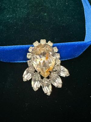 Rhinestone Pendant choker