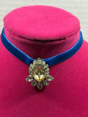Rhinestone Pendant choker