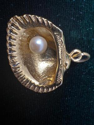 Pearl in Golden Seashell Pendant