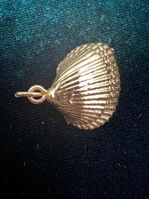 Pearl in Golden Seashell Pendant