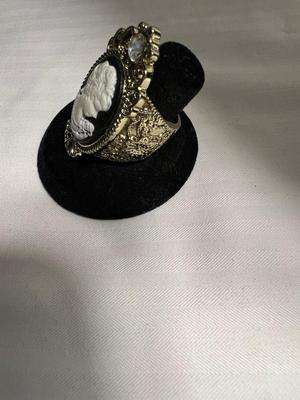 Black & White Cameo Ring