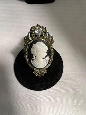 Black & White Cameo Ring