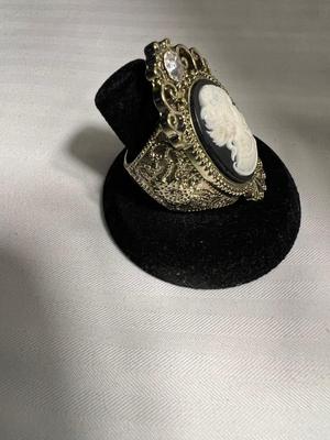 Black & White Cameo Ring