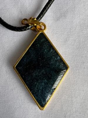 Diamond Shaped Pendant Necklace