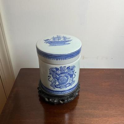 M246 Vintage Maitland Smith Blue & White Tobacco Lidded Jar
