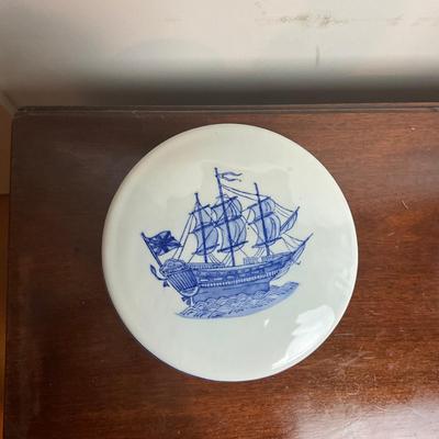 M246 Vintage Maitland Smith Blue & White Tobacco Lidded Jar