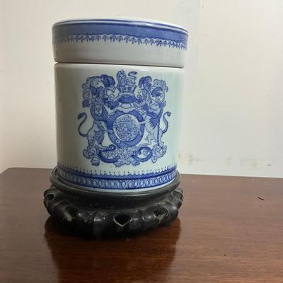 M246 Vintage Maitland Smith Blue & White Tobacco Lidded Jar