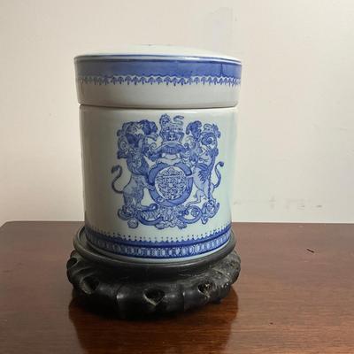 M246 Vintage Maitland Smith Blue & White Tobacco Lidded Jar