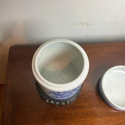 M246 Vintage Maitland Smith Blue & White Tobacco Lidded Jar