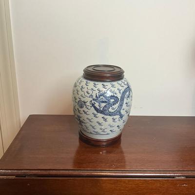 M247 Vintage Chinese Chinoisene Porcelain Ginger Jar