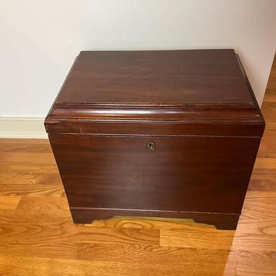 M249 Antique English Circa 1810 Wine Chest