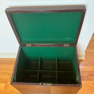 M249 Antique English Circa 1810 Wine Chest