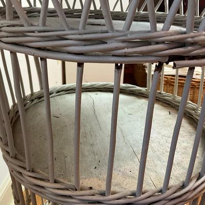 M263 White Wicker Basket Tower Lot